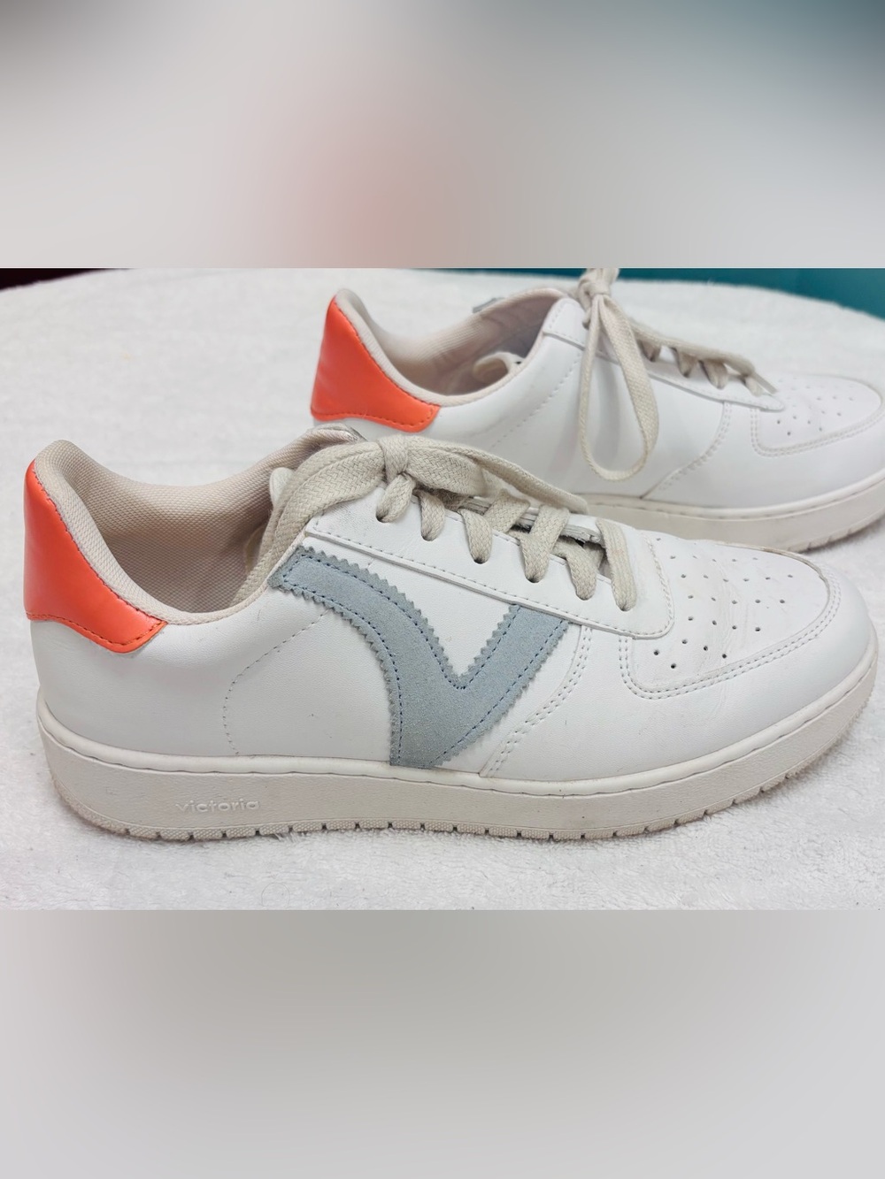 Almost Brand New Victoria Sneakers from Spain - size 40 EURO/ 9 USA - box 11